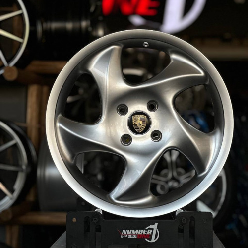 رینگ اسپرت پورش دیزاین سایز 17/108 نقره ای خارجی